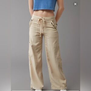 American Eagle Dreamy drape Line blend baggy wide leg cargo pants size 6 Short